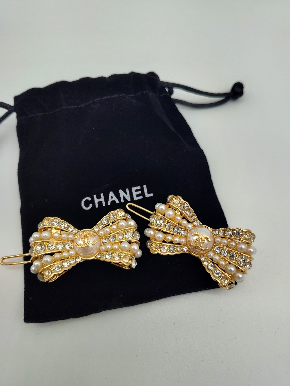 CHANEL CC Pearl Crystal Bow Barrettes Pair Gold Hair Clips 25A France - Picture 4 of 8